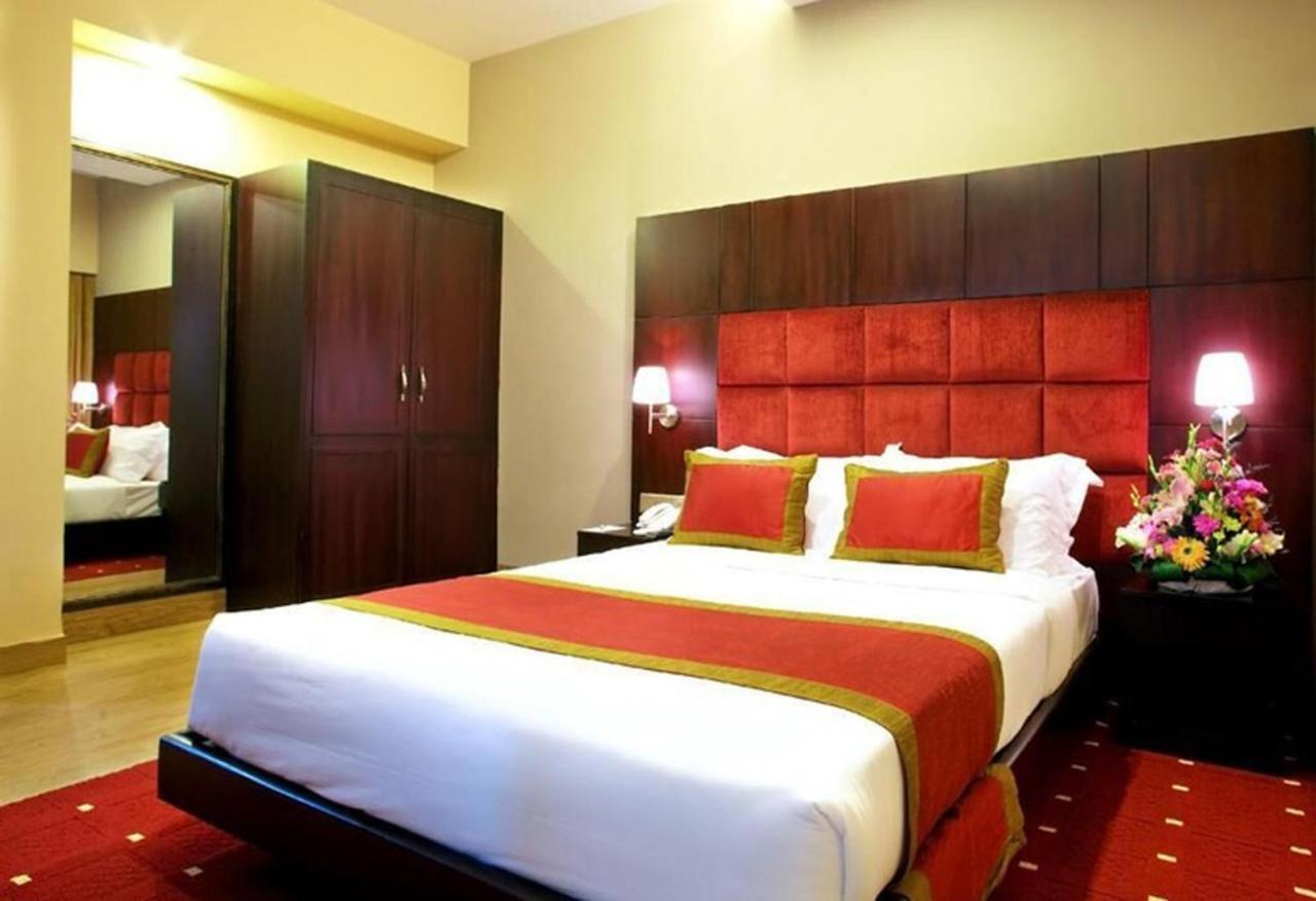 West Park Inn Dhaka Bagian luar foto