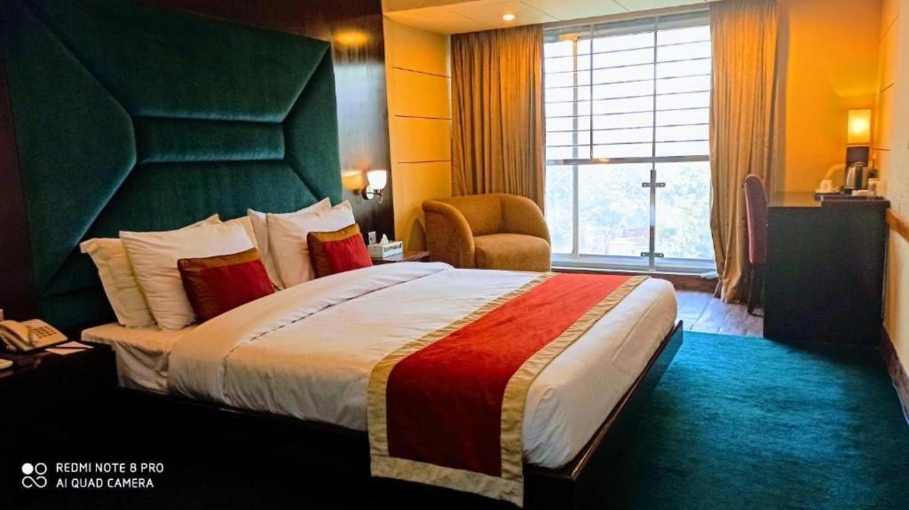 West Park Inn Dhaka Bagian luar foto