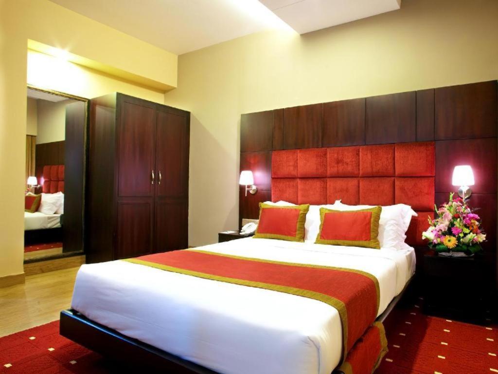 West Park Inn Dhaka Bagian luar foto